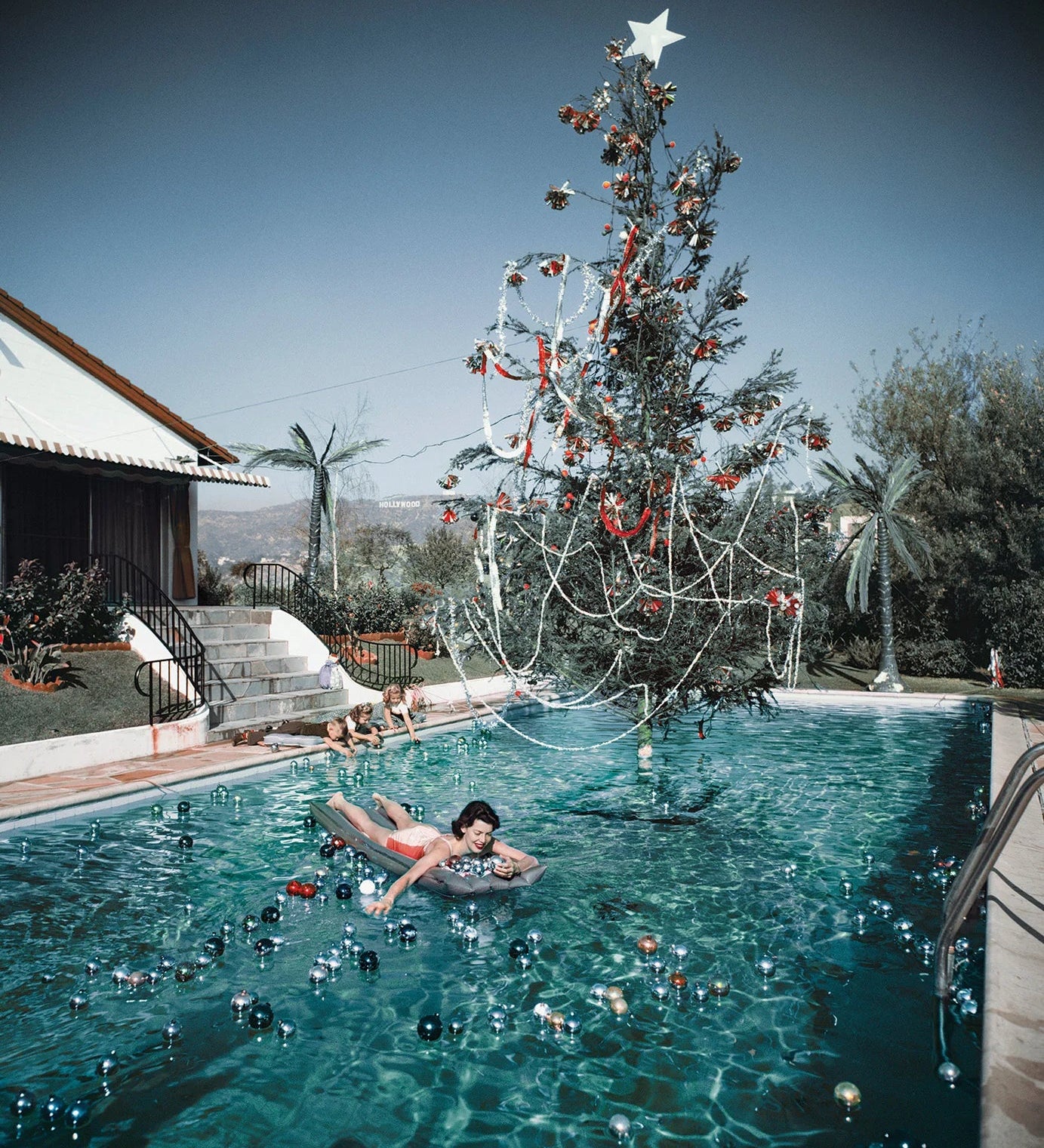 Christmas Swim - Slim Aarons - 1000 Piece Jigsaw Puzzle - Destination PSP