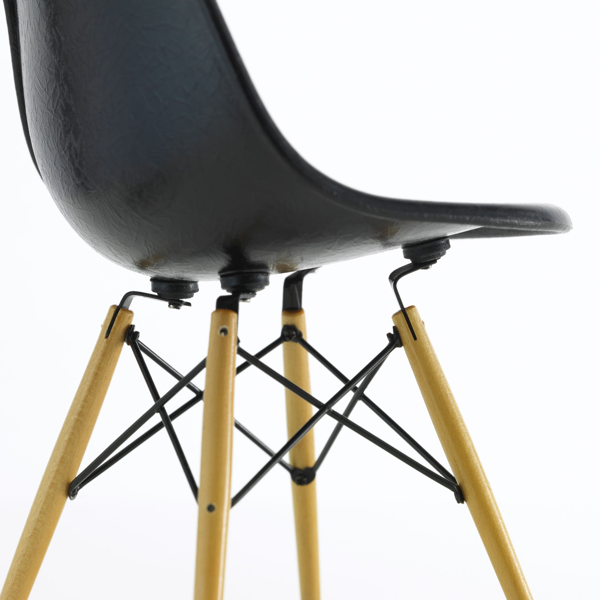 Vitra Eames Miniature - DSW Black